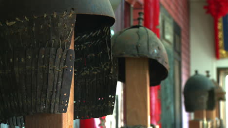 Einige-Helme-Des-Kaiserlichen-Porzellans-In-Einem-Kriegsmuseum