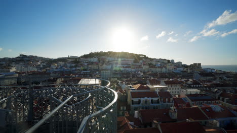 Vista-Del-Amanecer-En-La-Parte-Superior-Del-Elevador-De-Santa-Justa-En-Lisboa,-Portugal