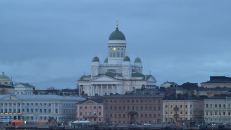 Lapso-De-Tiempo-De-La-Ciudad-De-Helsinki-Con-La-Catedral-Al-Fondo