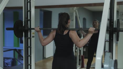 --Entrenamiento-Femenino-En-El-Gimnasio---Cámara-Lenta-4k-2