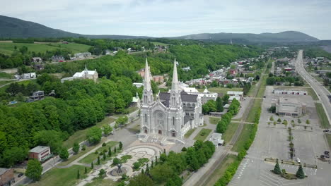 Aerial-View-Of-Basilica-of-Sainte-Anne-de-Beaupre-In-Quebec,-Canada