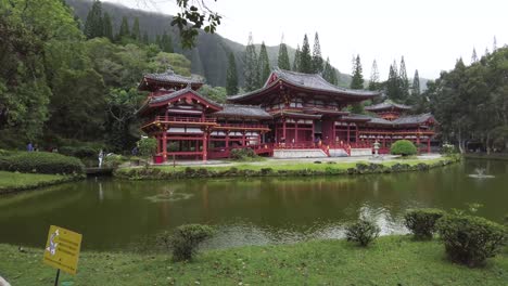 Hawaii's-Byodo-In-Temple-on-a-cloudy-day-after-some-rain