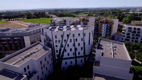 Architektonische-Torheiten-In-Montpellier-In-Südfrankreich