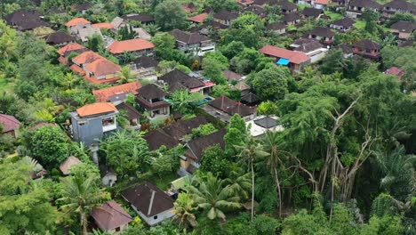 Indonesian-villas-and-buildings-in-the-jungle-of-ubud-bali,-aerial