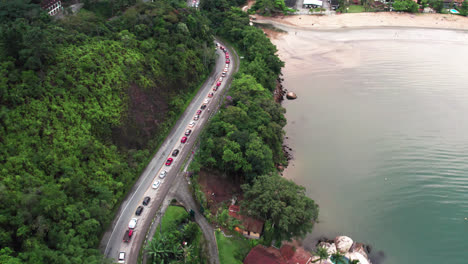 Traffic-jam-at-end-of-day-in-coastal-road,-descent-to-Ubatuba-beach,-Brazil