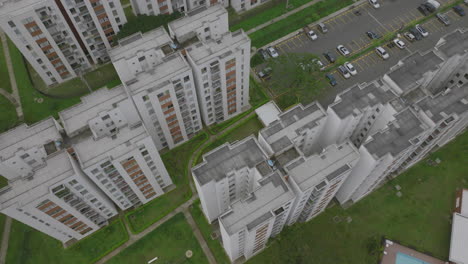 Fast-aerial-flyover-of-apartment-buildings-in-Cali,-Colombia