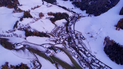 Ranui-village-in-Italian-South-Tyrol-Dolomites-valley-during-winter,-sunset