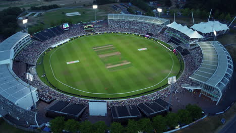 Los-Cien-Grillos-En-El-Ageas-Bowl