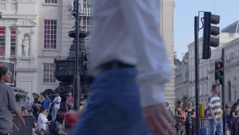 Picadilly-Circus-Lleno-De-Turistas-Y-Viajeros,-Centro-De-Londres,-Reino-Unido-4k-Cinematic-Britain