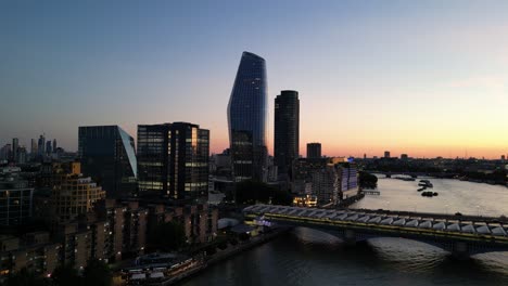 City-Of-London-Southbank-Sonnenuntergang-Drohne-4k-Luftaufnahmen