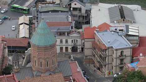 Blick-Auf-Die-Altstadt-Von-Tiflis,-Bekannt-Für-Ihre-Reiche-Kultur,-Ihr-Erbe-Und-Ihre-Geschichte