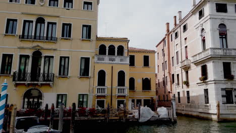 Venice_from_a_vaporetto_to_San_Tomas,-4-K,-59