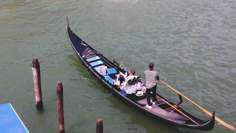 Venice,-Italy,-Europe,-Gondole,-in-slow-motion,-Gran-Canal,-daytime,-59-sec,-1920-X-1080,-frame-rate:-30-frames-per-sec