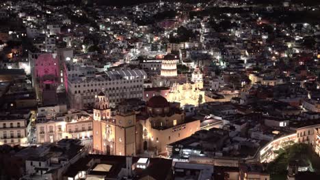 Close-up-panoramic-view-of-the-beautiful-town-of-Guanajuato,-Mexico