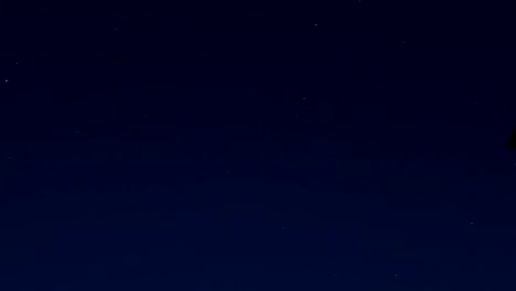 El-Cielo-Nocturno-Tomado-En-Un-Lapso-De-Tiempo,-Las-Estrellas-Y-Los-Planetas-Pasan-2