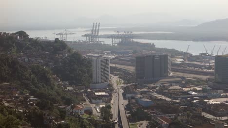 Luftaufnahme-Des-Hafens-Von-Santos-Und-Stadtbild,-Küste-Von-Sao-Paulo,-Brasilien