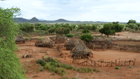 Thatched-Roof-Houses-Of-Hamar-Tribe-In-Omo-Valley,-Southern-Ethiopia