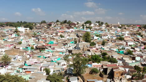 Casas-Densas-En-El-Casco-Antiguo-De-Harar-En-Etiopía---Toma-Aérea-De-Drones