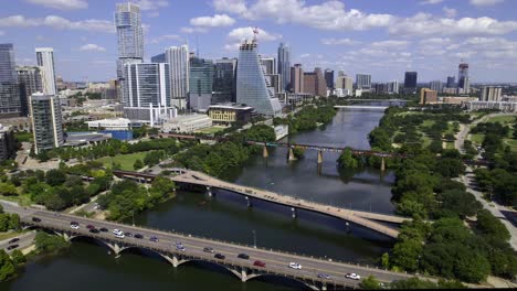 Aerial-view-of-traffic-on-the-bridges-in-sunny-downtown-Austin,-Texas,-USA