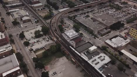 Vogelperspektive-Von-Chicagos-L-Train-Und-Den-Straßen-Der-Stadt