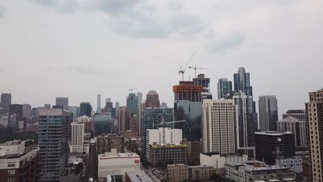 Luftaufnahmen-Von-Chicago,-Illinois-Skyline-Schwenken-Nach-Rechts