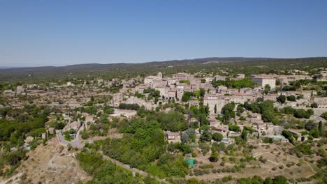 Aerial-shot-of-the-village-Gordes,-in-the-south-of-France