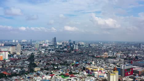 Schöne-Dichte-Skyline-Von-Gebäuden-In-Nord-jakarta-Indonesien-An-Einem-Sonnigen-Tag
