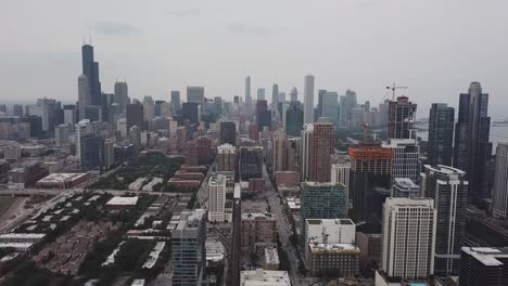 Aerial-footage-of-Chicago,-Illinois-skyline