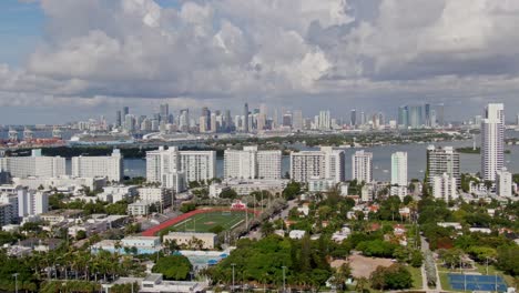 Miami-skyline-and-suburb-buildings,-aerial-dolly-zoom-effe