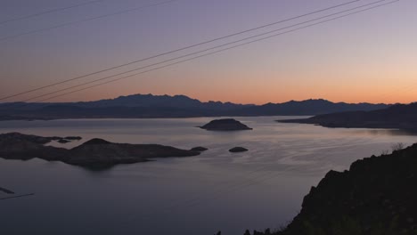 Amanecer-En-El-Lago-Hidromiel-Desde-El-Mirador-Con-Vista-Al-Lago