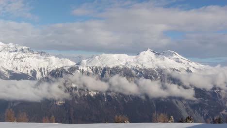 Timelapse-De-Nubes-En-Movimiento-En-Los-Alpes-Suizos