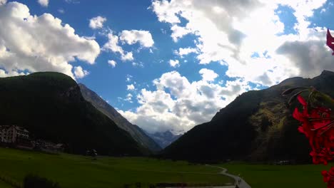 Timelapse-De-Nubes-Sobre-Las-Montañas-De-Gran-Paradiso-4