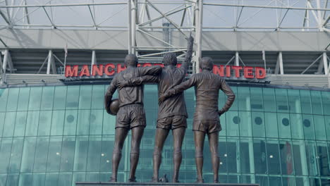 Manchester-United-Stadion-Der-Heiligen-Dreifaltigkeit-3