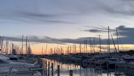 Sonnenuntergang-Am-Seehafen-In-Grand-Motte---Montpellier,-Frankreich