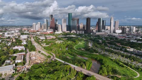 Eleanor-Tinsley-Park-and-the-Houston-skyline,-during-golden-hour---Aerial-view
