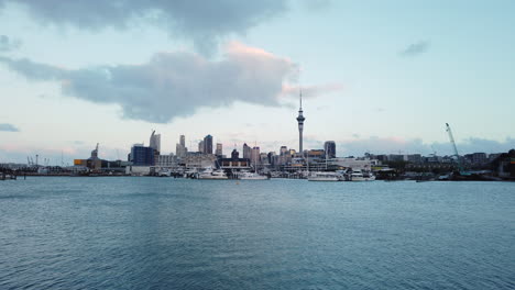 Cityscape-of-Auckland-city,-seaside-and-harbour-over-water