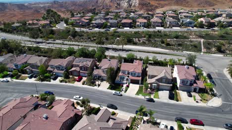 Drone-flyover-Simi-Valley-Neighborhood,-residential-suburban-Houses-with-Mountain-range,-California