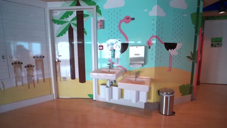 Kids-restroom-with-the-design-of-flamingo-theam