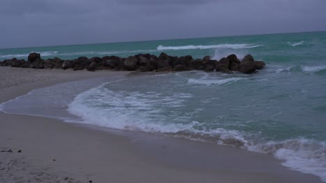 Die-Ganz-Vor-Dem-Sturm-Am-Strand-In-Florida