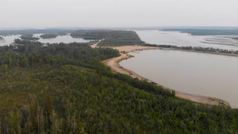 4K-Drohnenvideo-Des-Erholungsgebiets-Tanana-Lake-In-Fairbanks,-Ak-Während-Eines-Sommertages