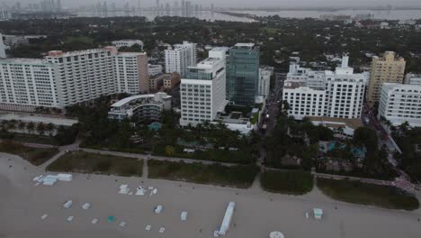 Luxury-lifestyle-on-the-beach-of-Miami,-Florida,-America