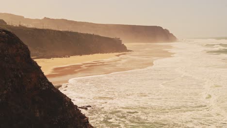 Luftdrohnenansicht-Des-Sandstrandes-Praia-Grande-Mit-Klippen,-Zeigt-Küstenlandschaft-Und-Küstenlinie-In-Sintra,-Lissabon,-Portugal,-An-Der-Atlantikküste,-Einem-Wunderschönen-Touristenziel,-Europa-1