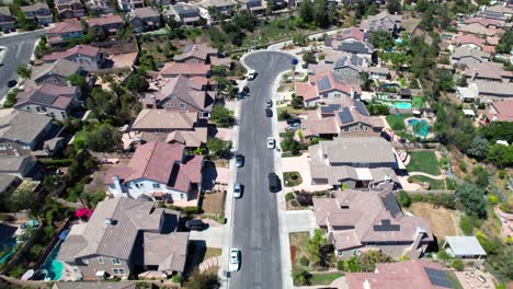 A-suburban-neighborhood-community-in-Simi-Valley,-California---aerial-flyover