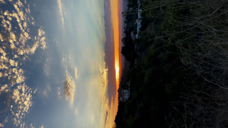 Vertical-Shot---Golden-Sun-Setting-In-The-Sky-Over-Los-Angeles-In-California