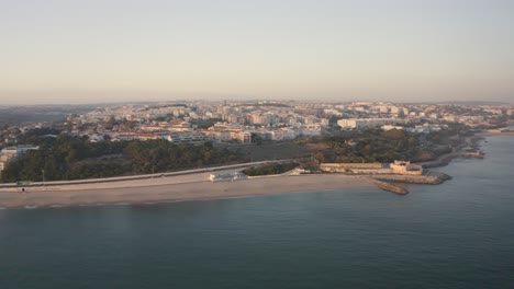 Luftaufnahme-über-Fort-De-Sao-João-Das-Maias-In-Santo-Amaro-Von-Oeiras,-Sonnenuntergang-In-Portugal---Drohnenaufnahme-In-Silhouettenstimmung