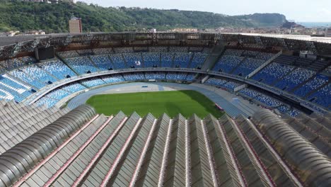 über-Dem-Neapolitanischen-Stadion-In-Fuorigrotta,-Neapel,-Italien