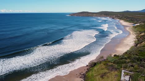 Drohne-Antenne-Noch-Landschaftsansicht-Strand-Pazifischer-Ozean-Natur-Sand-Und-Wogen-Reise-Tourismus-Yamba-Angourie-Nordküste-Nsw-Australien-4k
