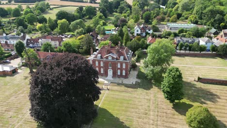 Die-Halle-Großes-Historisches-Haus-In-Viel-Hadham-Dorf-Hertfordshire-England-Luftaufnahme