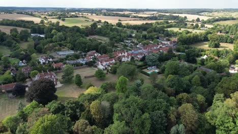 Viel-Hadham,-Typisches-Historisches-Englisches-Dorf,-Hertfordshire,-Luftbild,-4k-Aufnahmen