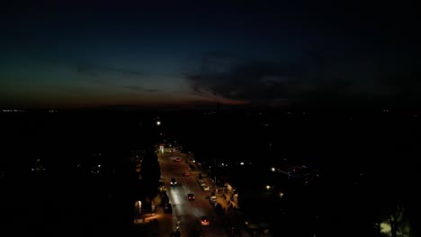 Ciudad-De-Kleinburg-Ontario-En-La-Hermosa-Toma-Nocturna-De-Drones-1